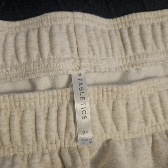 Fabletics Off-White 2 Pc Set - Picture 5 of 5